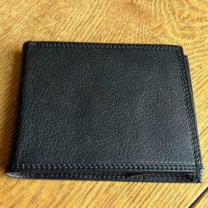 Men’s Paul&Taylor black wallet. Excellent condition appears brand new